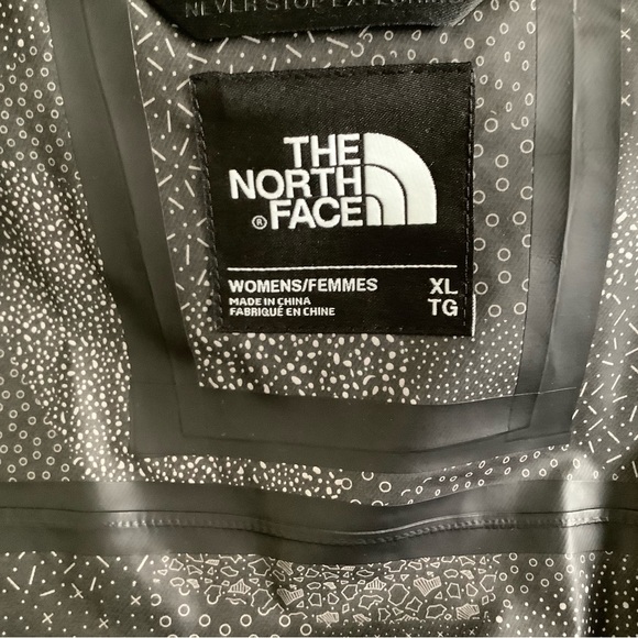 The North Face Women’s Lynwood Rain Parka - Picture 5 of 10